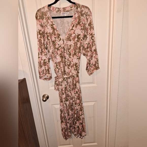 Meri Skye Dresses & Skirts - Floral Dress Plus Size Long Sleeve with Belt
